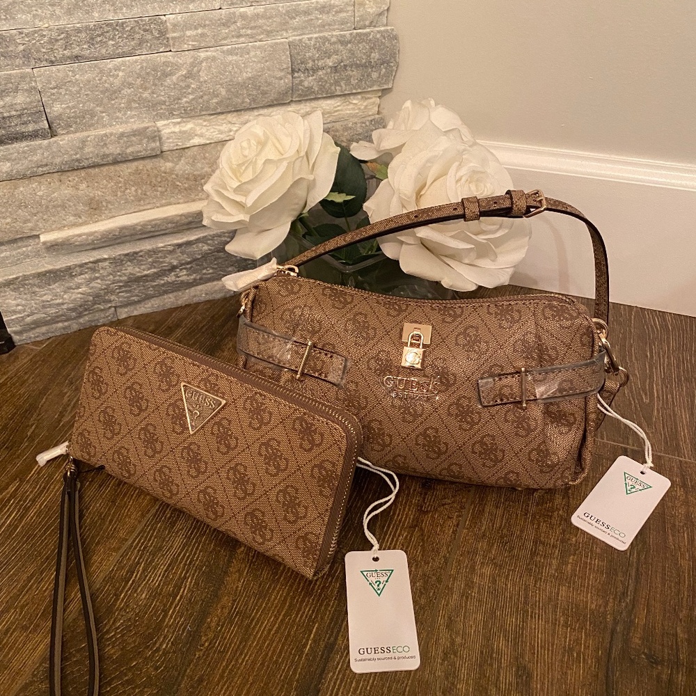 🤎Brand New Guess Purse and Wristlet🤎